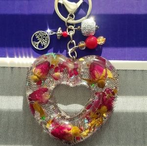 Resin keychain whit dried flowers